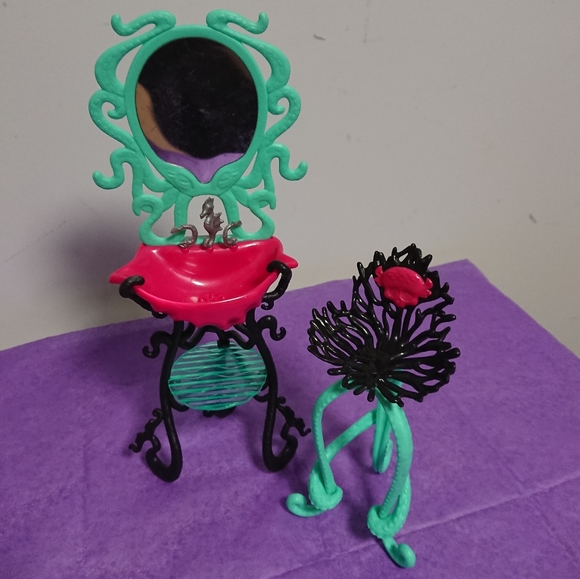 Monster high furniture lagoona's bathroom - Picture 13 of 14